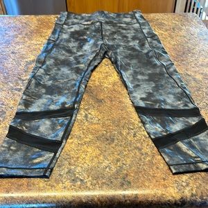 Women's ZYIA Active Leggings Size 8-10 Pants Black and Gray Metallic Mesh Panels